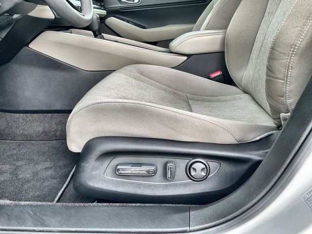 Certified Used 2025 Platinum White Pearl Honda SE image 20