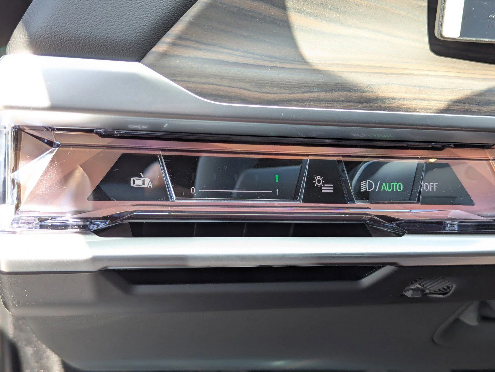 New 2026 Mineral White Metallic BMW 760i xDrive image 31