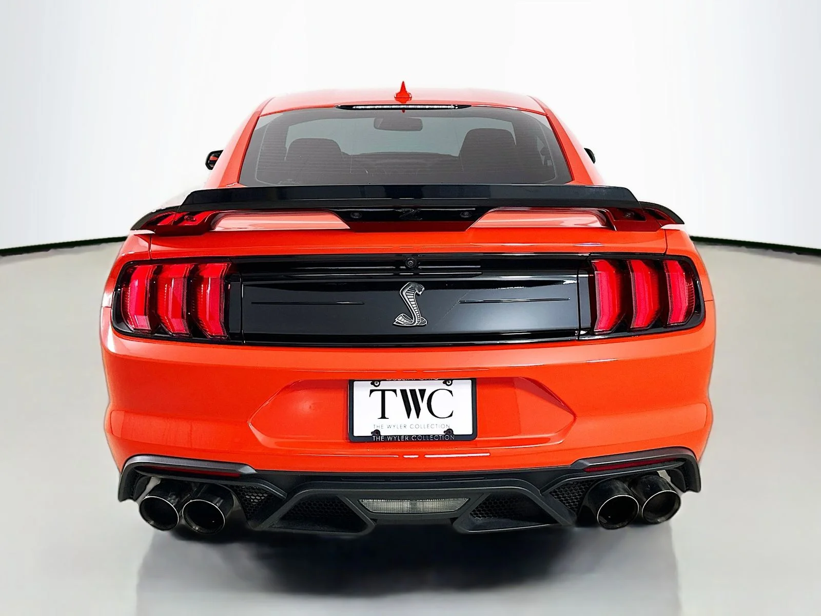 Used 2022 Orange Ford  image 6