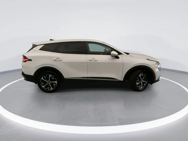 Used 2023 White Kia EX image 5
