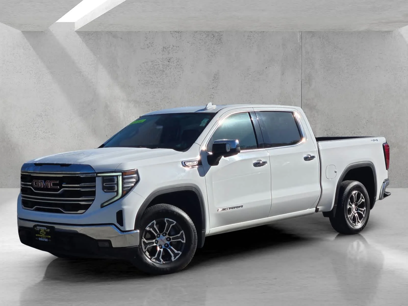 Used 2024 Summit White GMC SLT image 8