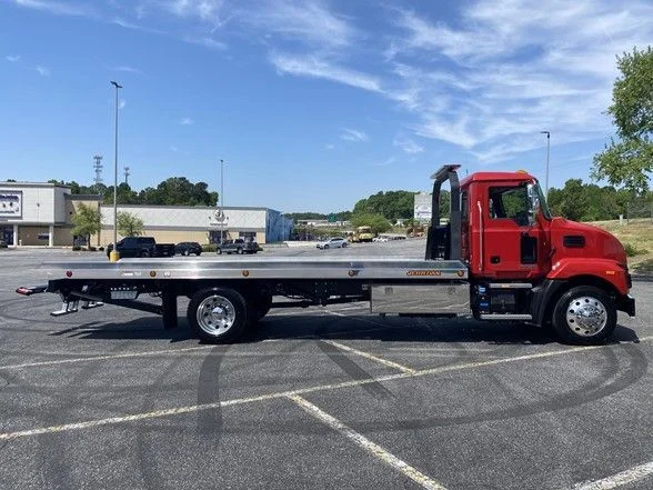 Used 2024 Red Mack  image 17