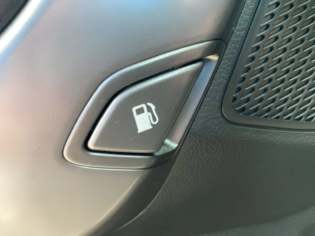 Used 2015  Hyundai  image 17