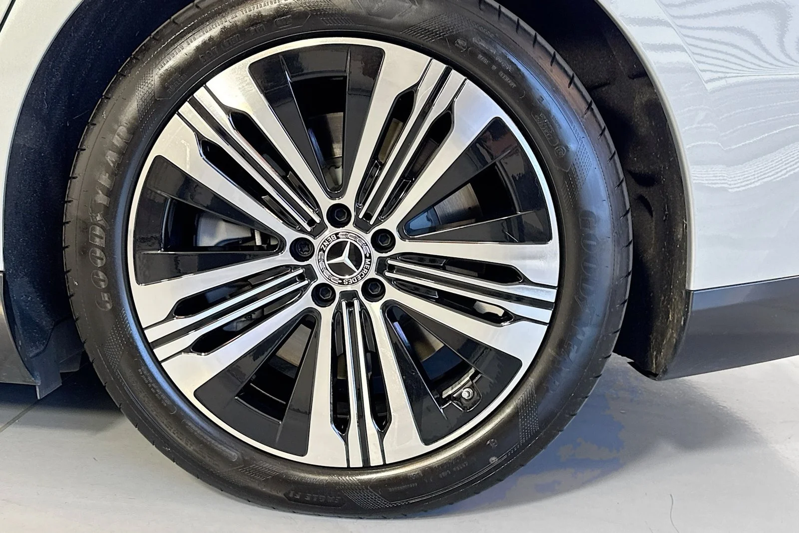 Used 2024 Cirrus Silver Metallic Mercedes-Benz EQS 450+ image 29