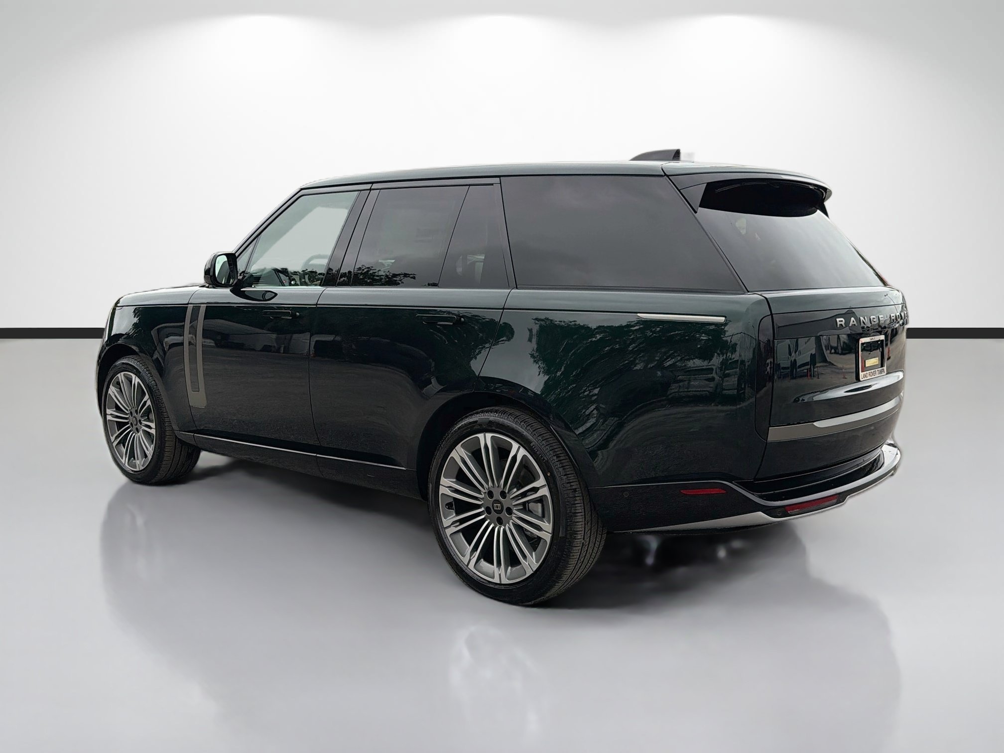 New 2027 British Racing Green LAND ROVER SE image 3