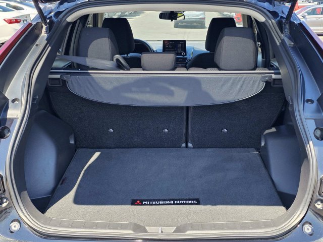 Used 2022  Mitsubishi LE image 13