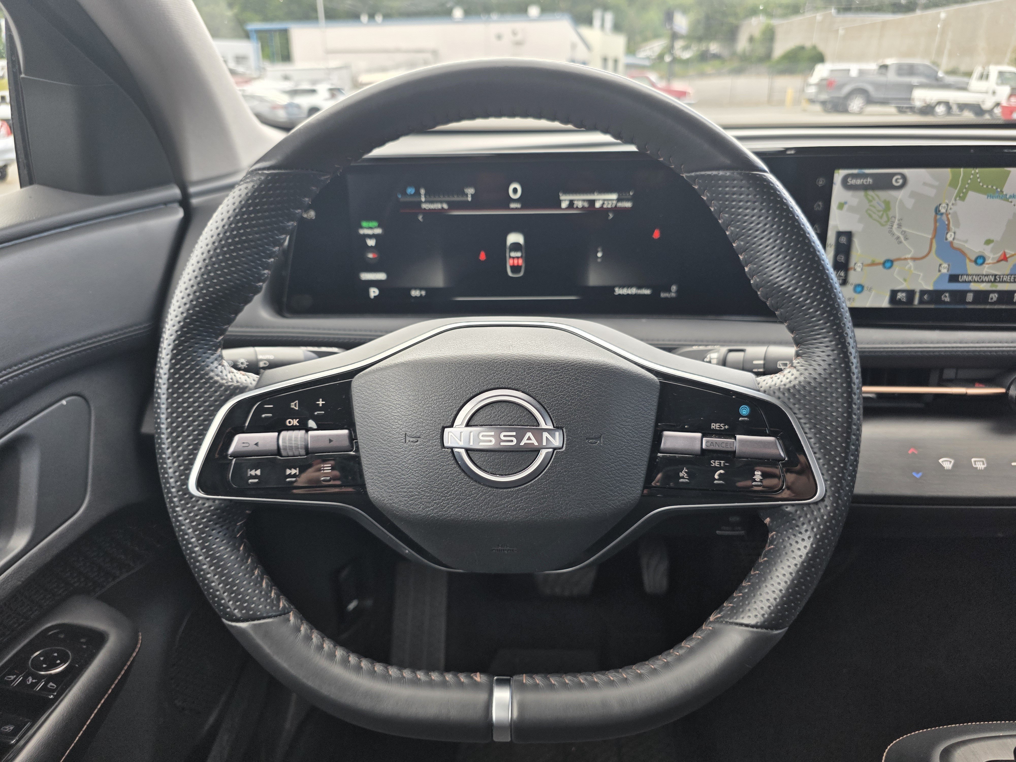 Certified Used 2023 Black Diamond Pearl Nissan VENTURE+ image 18