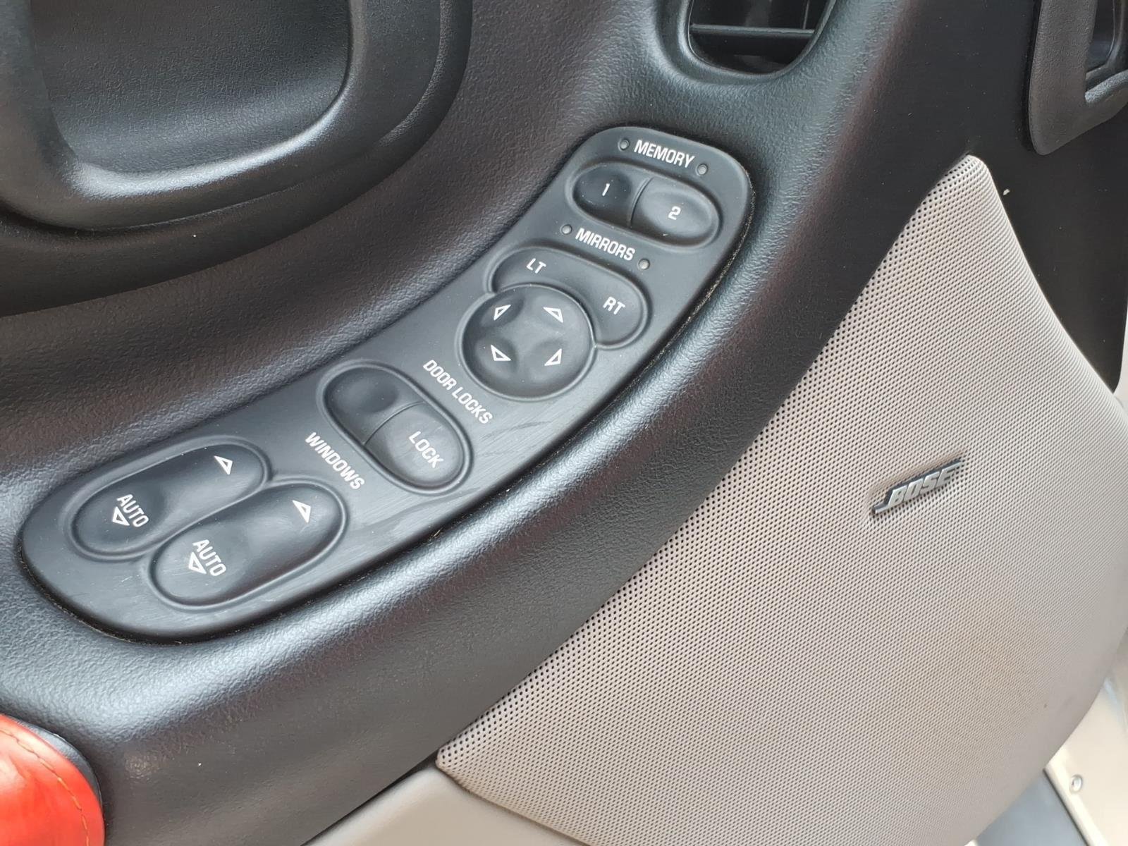 Used 2001 Quicksilver Metallic Chevrolet  image 15