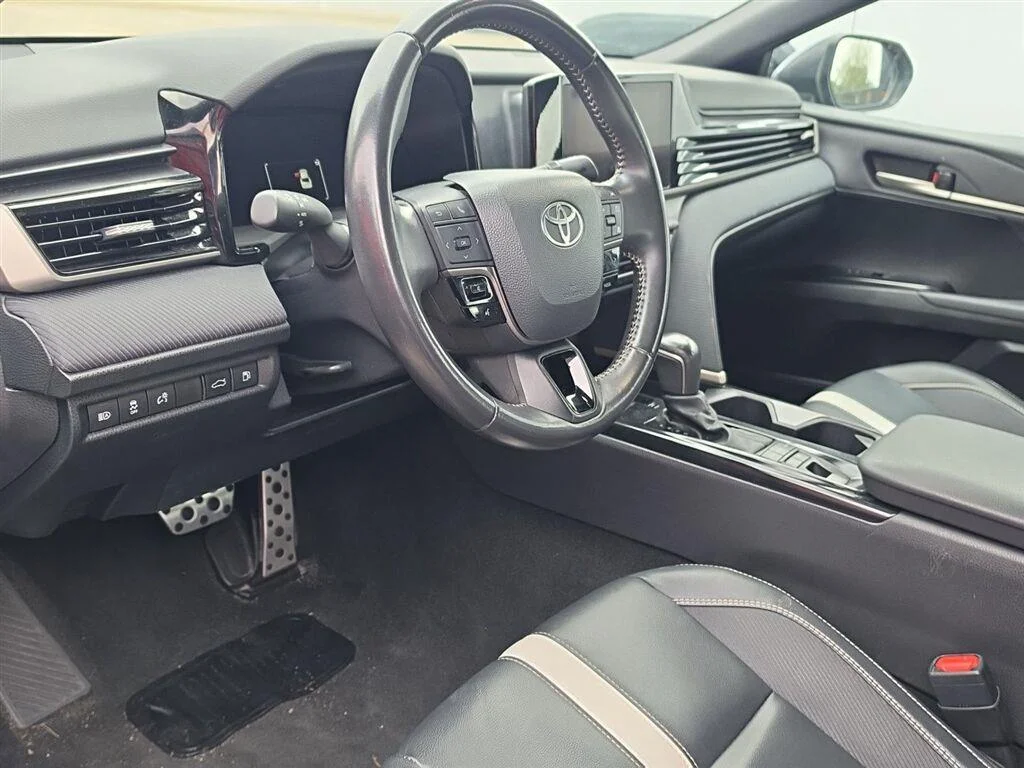 Used 2025 Reservoir Blue Toyota SE image 5