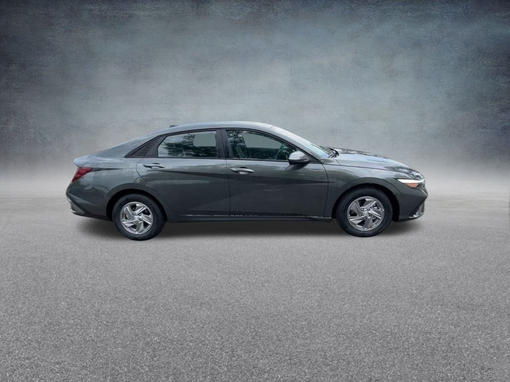 2025 Hyundai Elantra SE - Photo 26