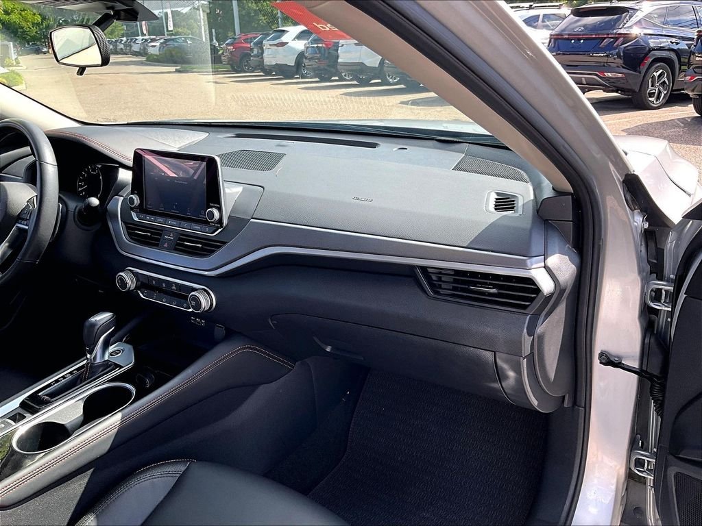 Used 2024 Silver Nissan 2.5 SR image 13