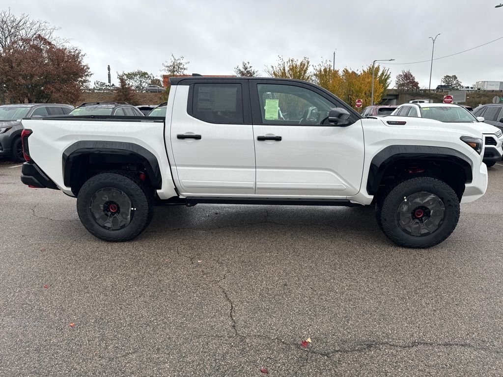 2025 Toyota Tacoma TRD Pro - Photo 9