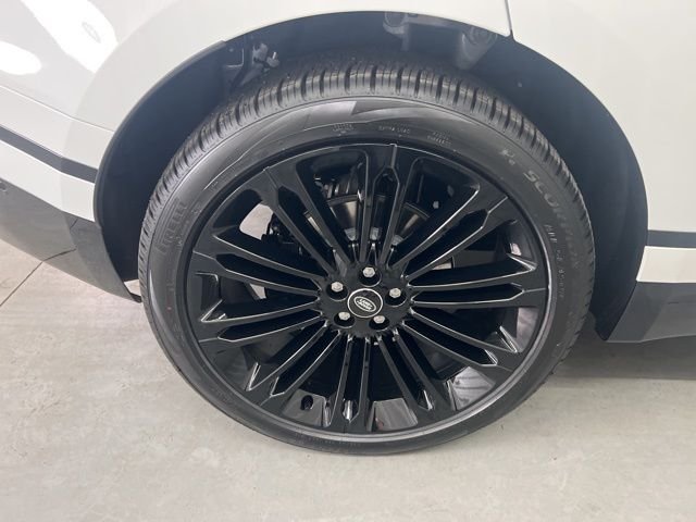 New 2026 Fuji White Land Rover Dynamic SE image 24