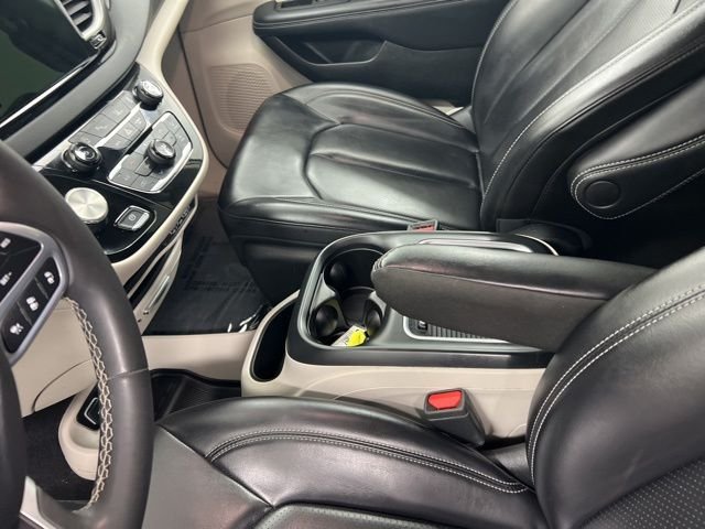 Used 2023 White Chrysler Touring L image 17