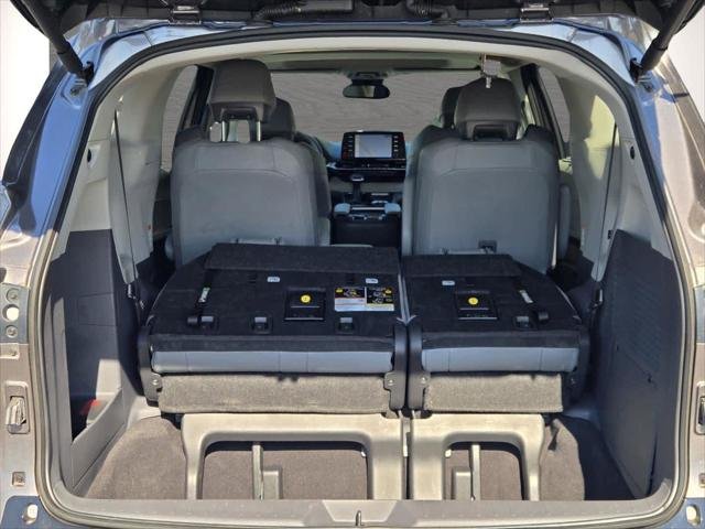 2024 Toyota Sienna Limited - Photo 11