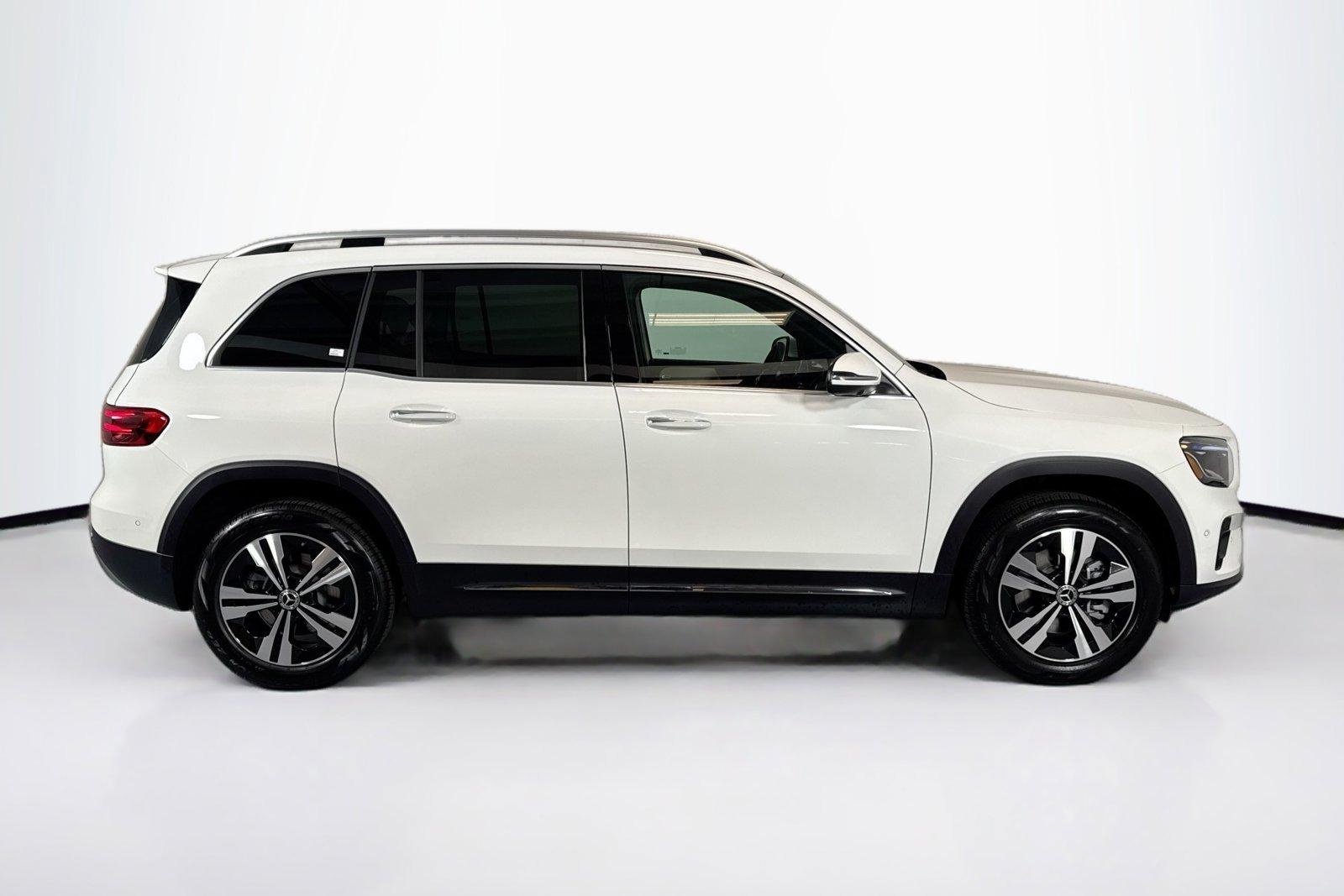 New 2026 Polar White Mercedes-Benz GLB 250 image 4