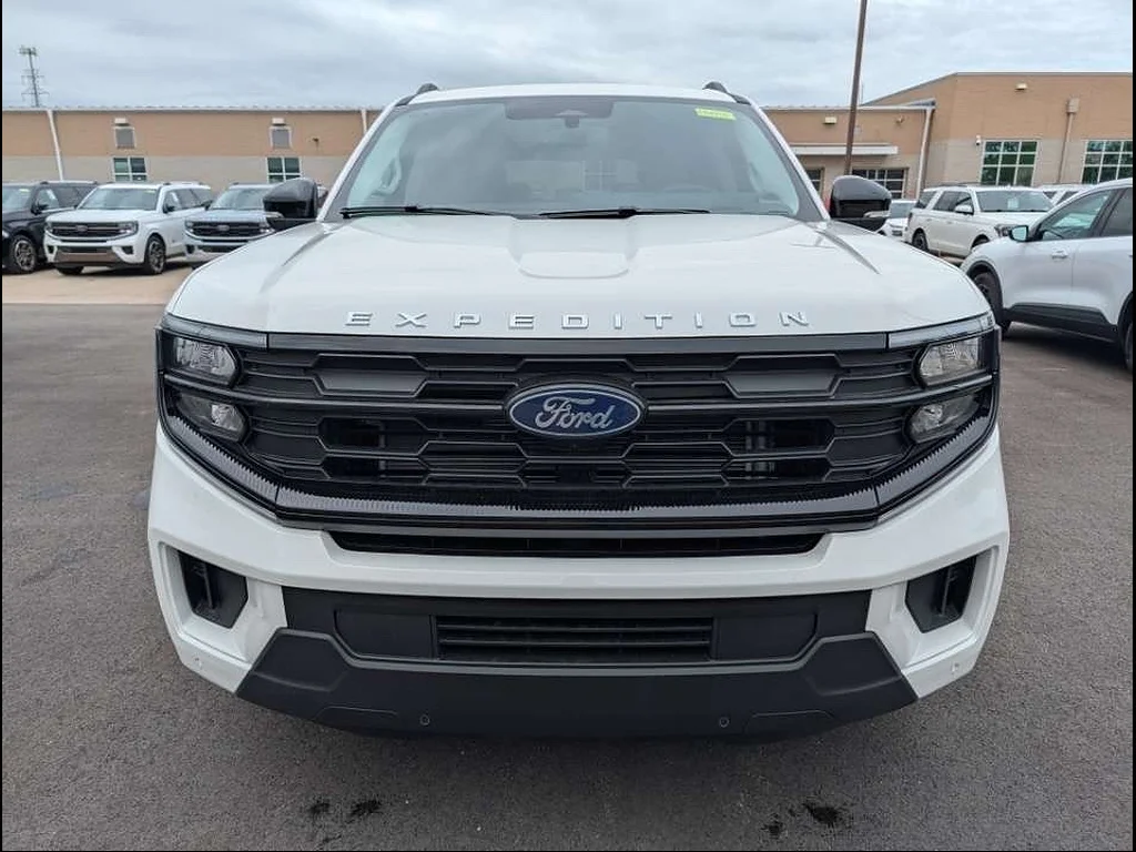 New 2026 Star White Metallic Tri-Coat Ford Active MAX image 2
