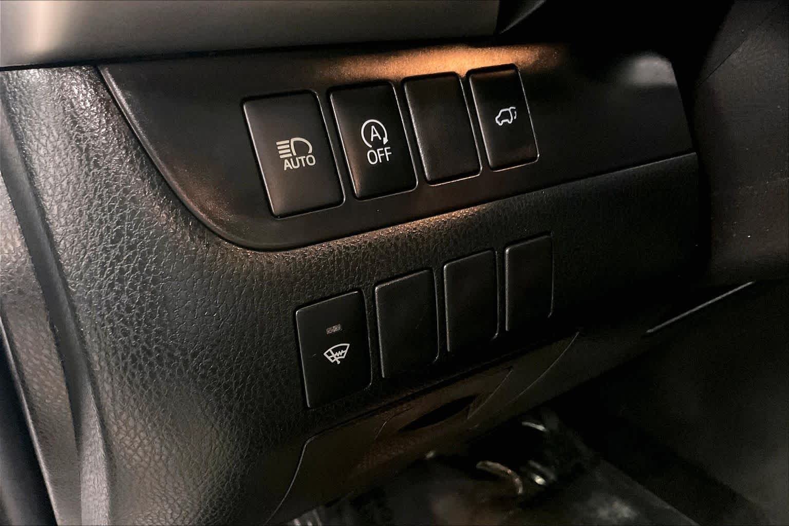 Used 2019 Blizzard Pearl Toyota XLE image 36
