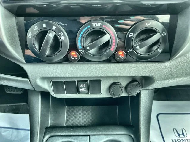 Used 2014 Blue Toyota Base image 18