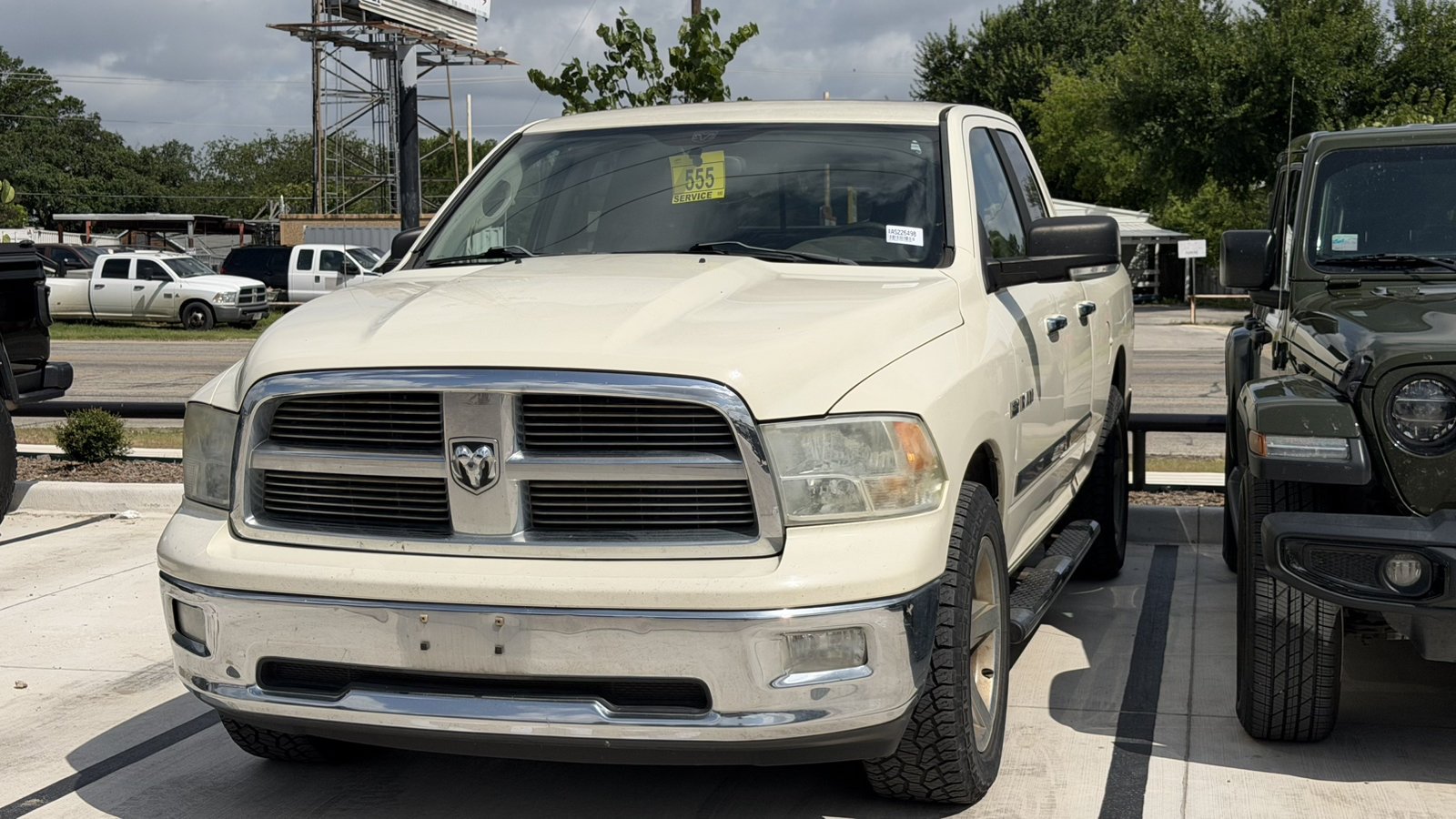 Used 2010 Cool Vanilla Dodge SLT image 11