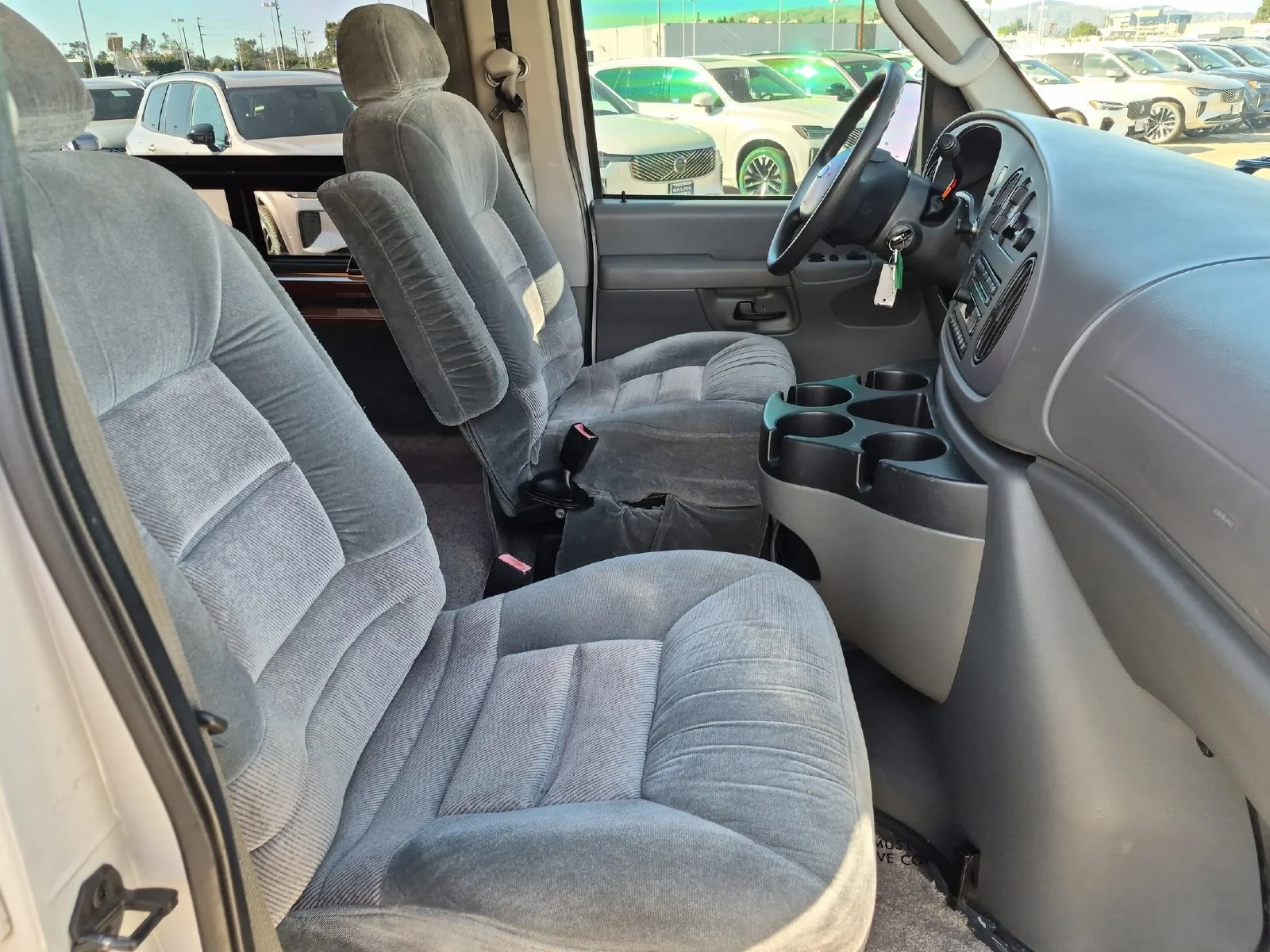 Used 2008 White Ford  image 27