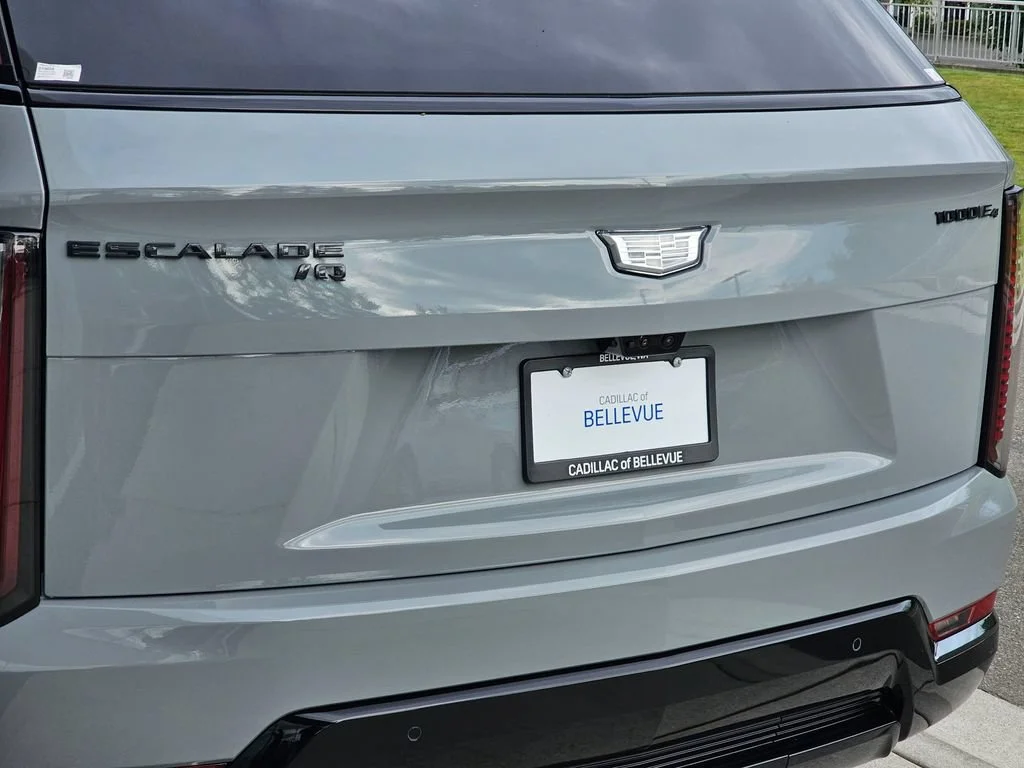New 2026 Luna Metallic Cadillac Premium Sport image 15