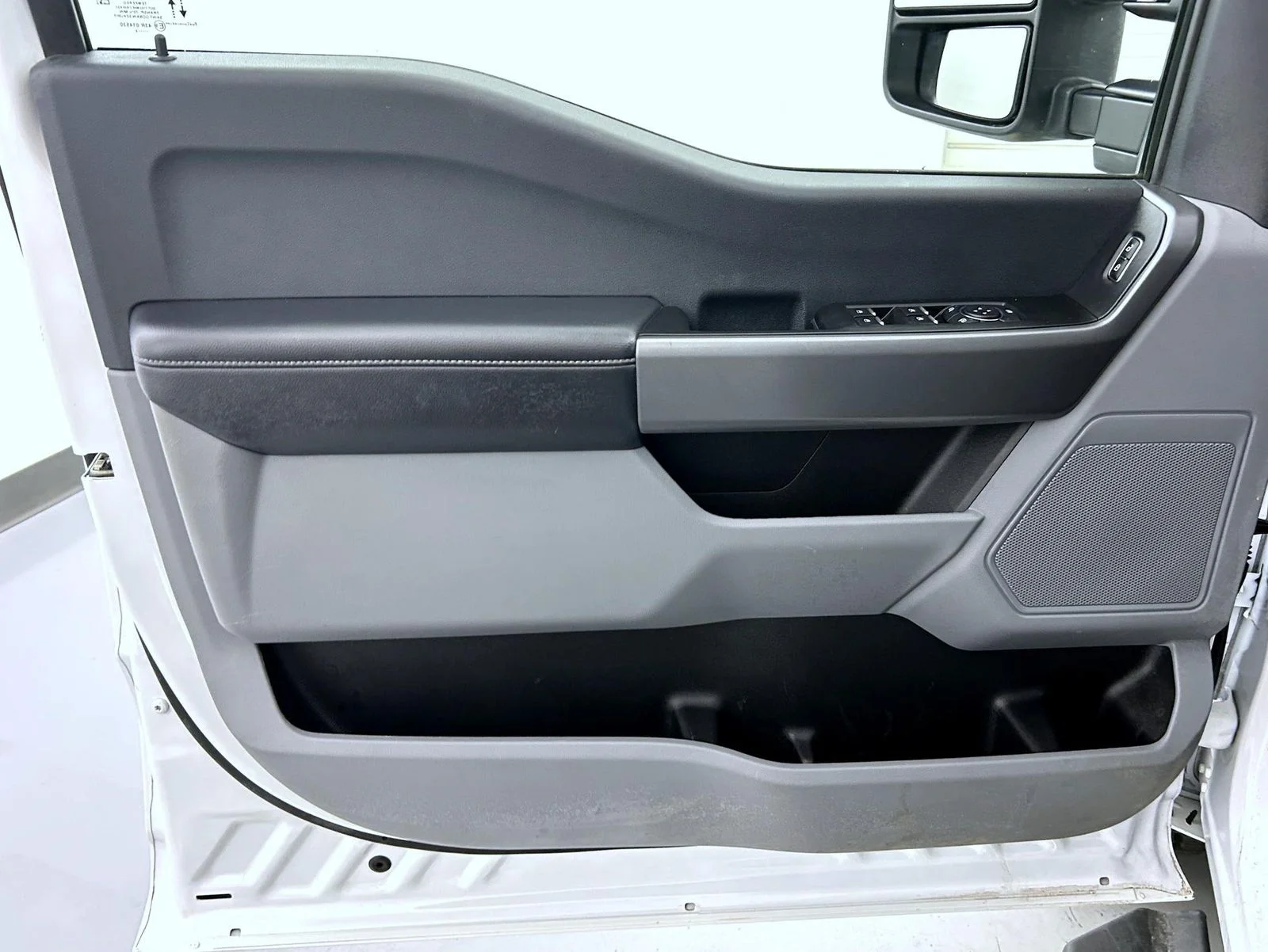 Used 2025 White Ford XLT image 9