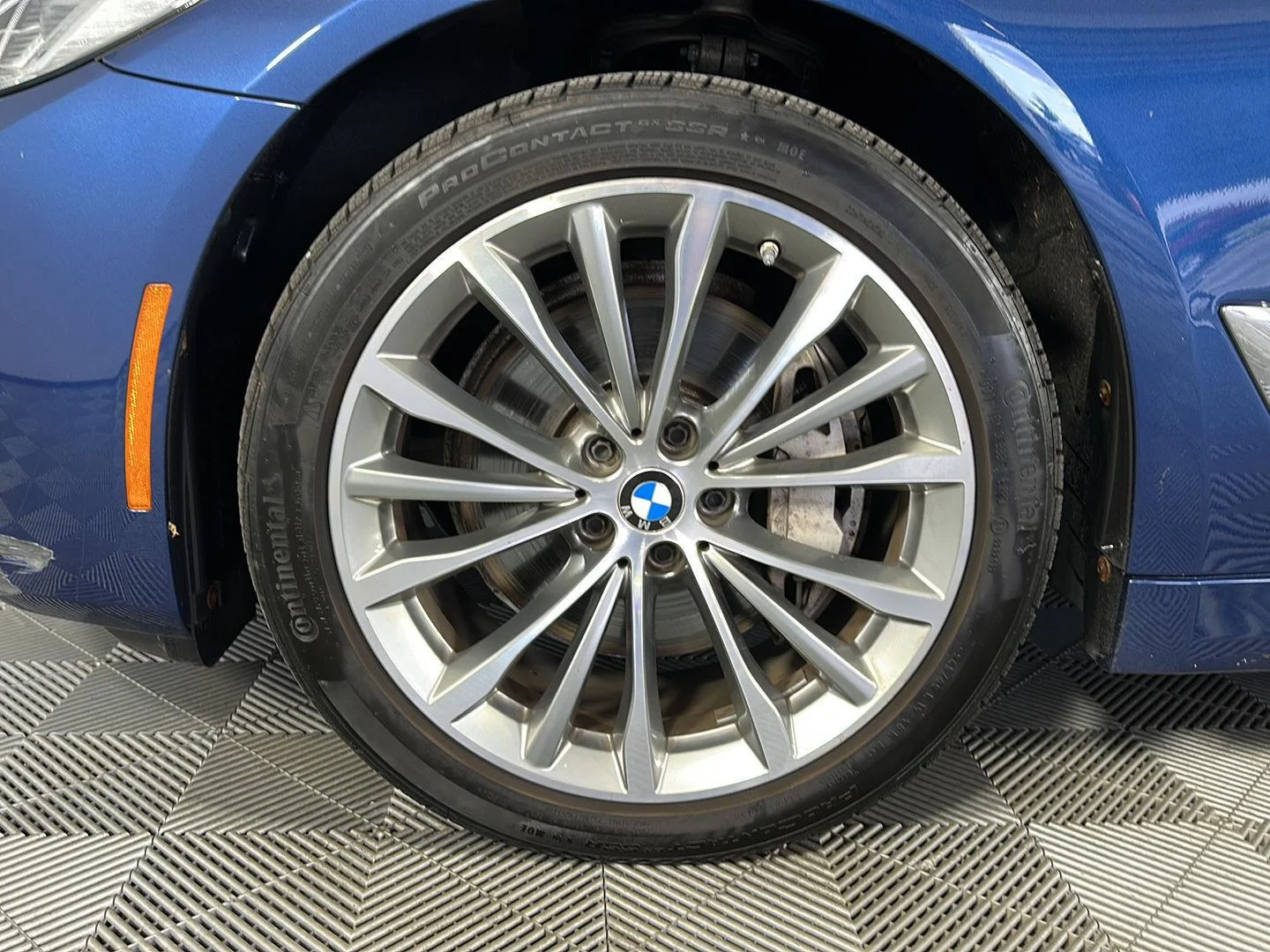 Used 2022 Phytonic Blue Metallic BMW 540i xDrive image 8