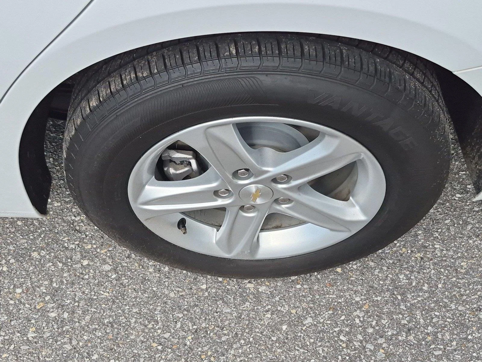 Used 2024 Summit White Chevrolet LT image 11