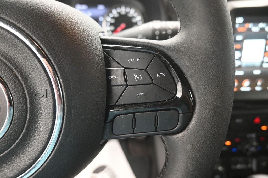 Used 2022 Gray Jeep Altitude image 27