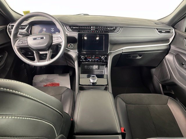 Used 2025 Red Jeep Altitude image 40