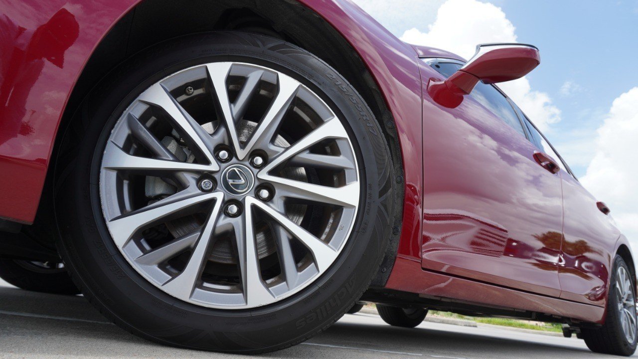 Used 2022 Red Lexus ES 350 image 11
