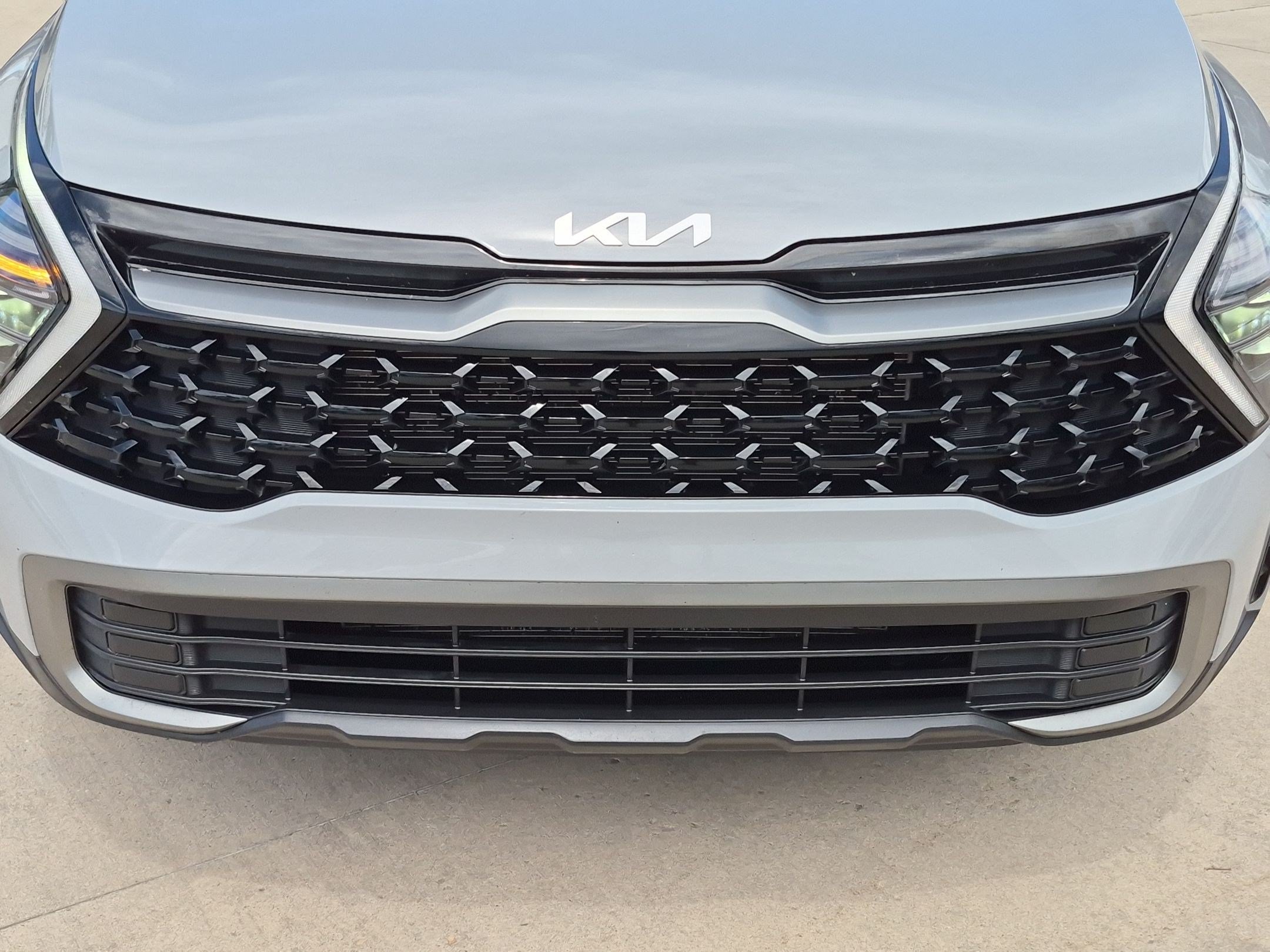 Used 2024 Wolf Gray Kia X-Line image 9