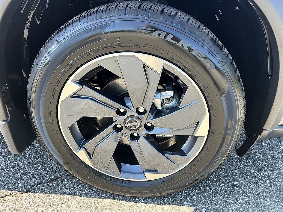 Certified Used 2025 Gun Metallic Nissan SV image 12