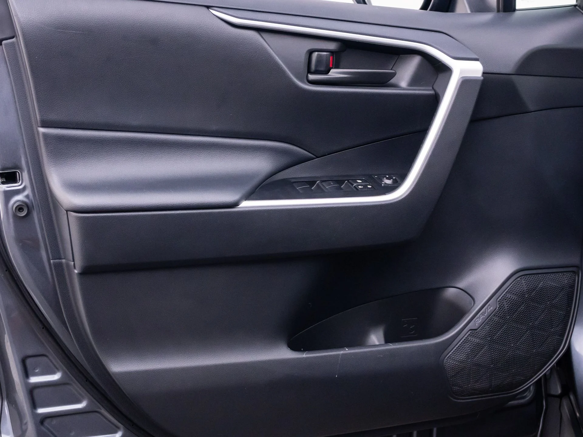 Used 2021 Gray Toyota LE image 12
