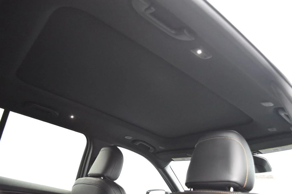 New 2026 Bright White Clearcoat Jeep  image 39