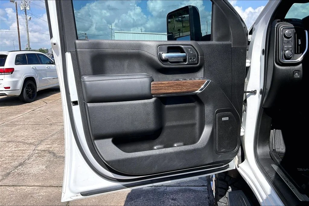Used 2023 White Chevrolet High Country image 16