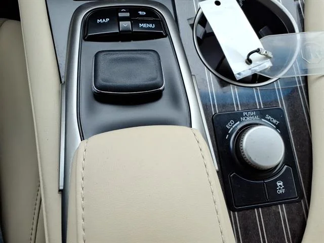 Used 2019 EMINENT WHITE PEA Lexus Base image 24