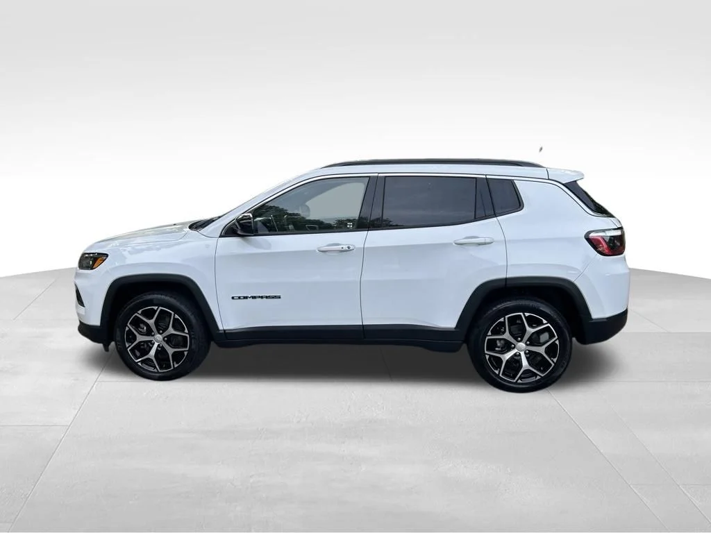 Used 2024 White Jeep Latitude image 2
