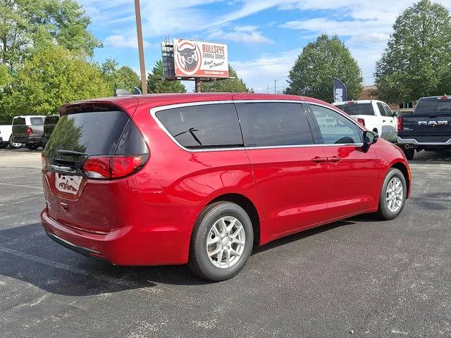 2026 Chrysler Voyager LX - Photo 7