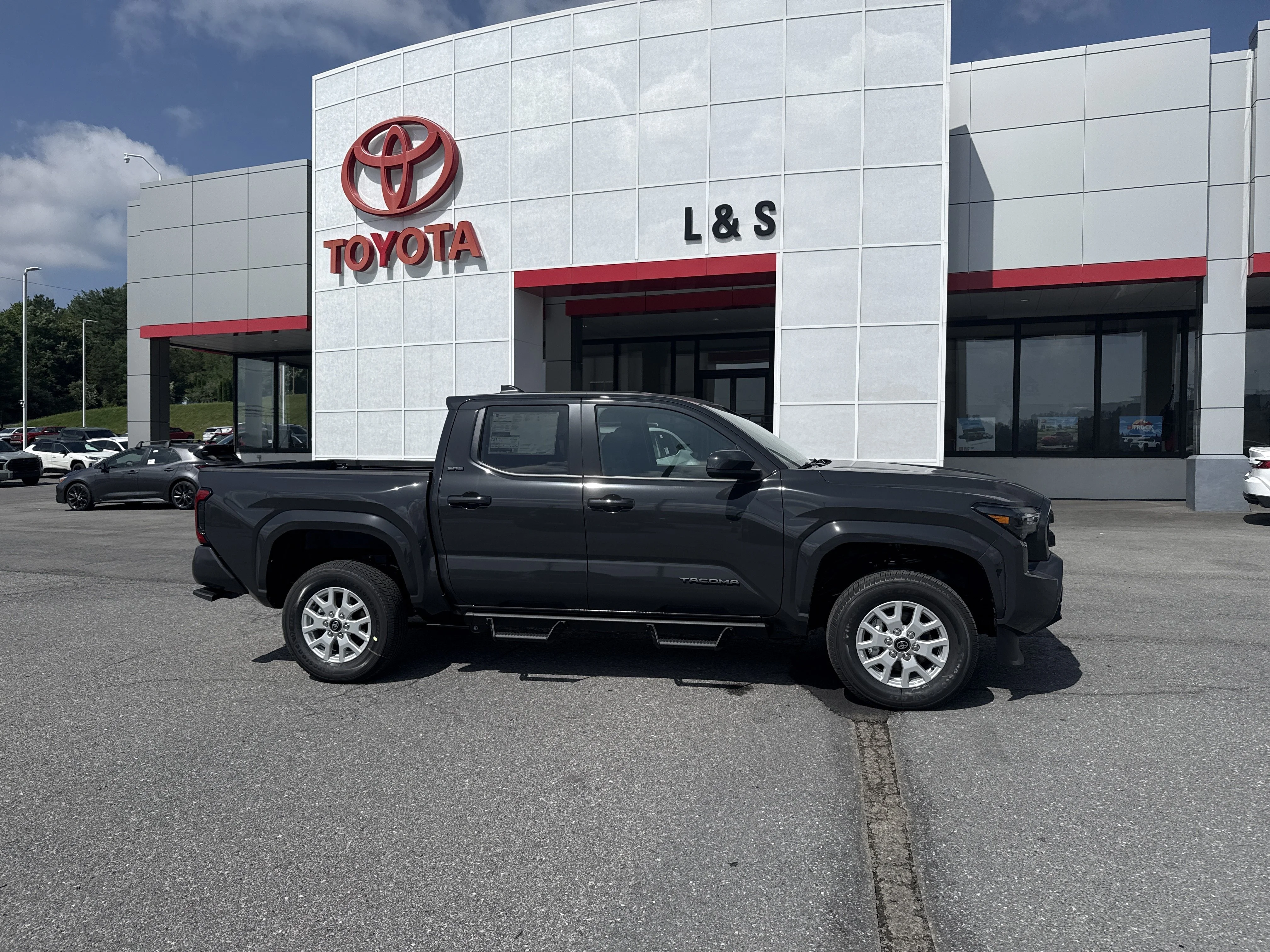 New 2026 Underground Toyota SR5 image 4