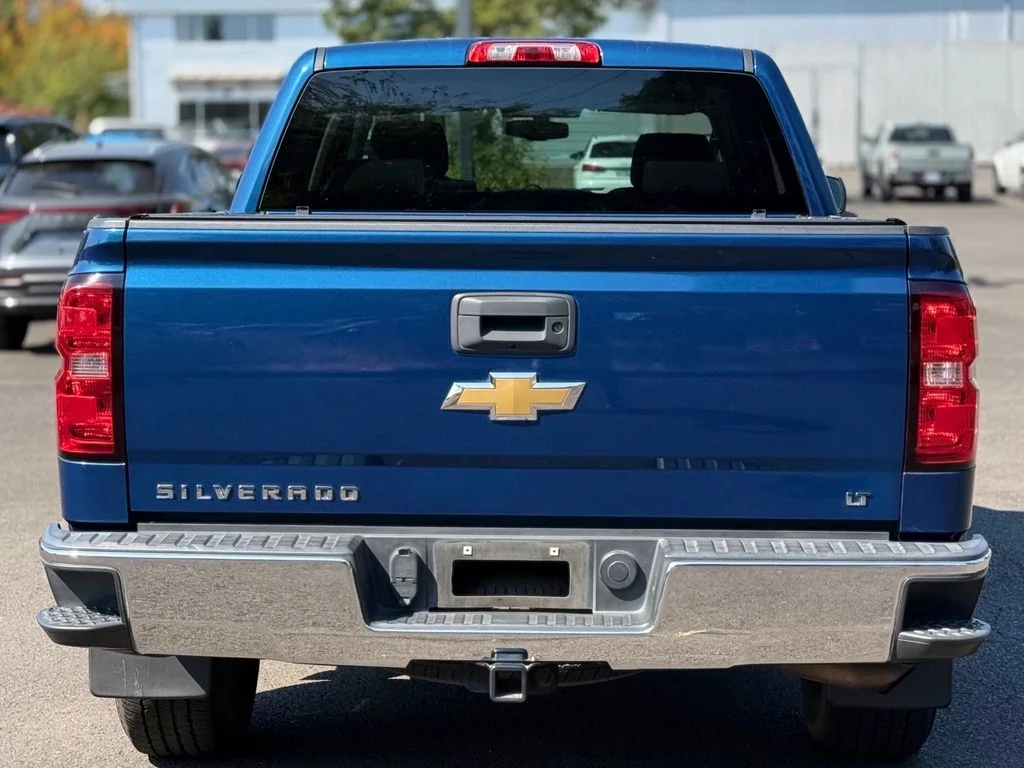 Used 2015 Deep Ocean Blue Chevrolet LT image 4