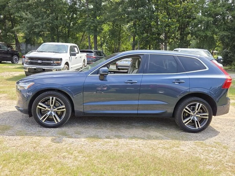 Used 2019 Denim Blue Metallic Volvo Momentum image 5
