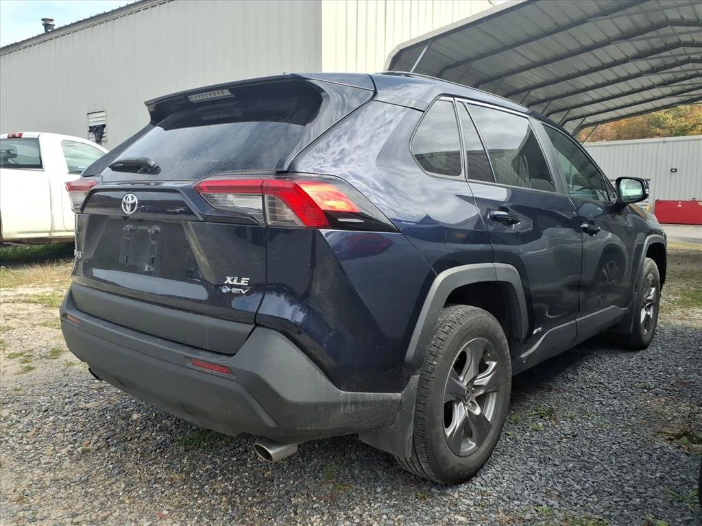 Used 2025  Toyota XLE image 5
