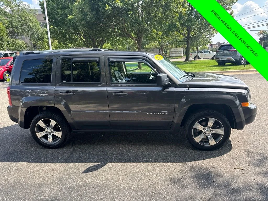 Used 2016 Crystal Metallic Jeep Latitude image 7