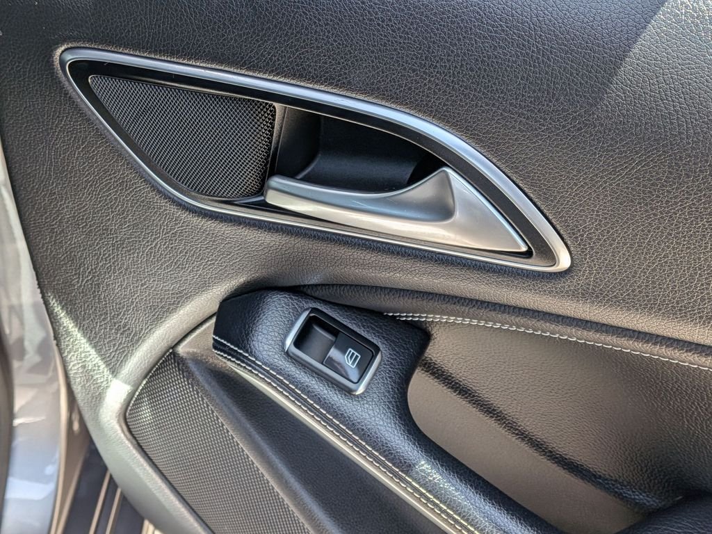 Used 2018  Mercedes-Benz CLA 250 image 20