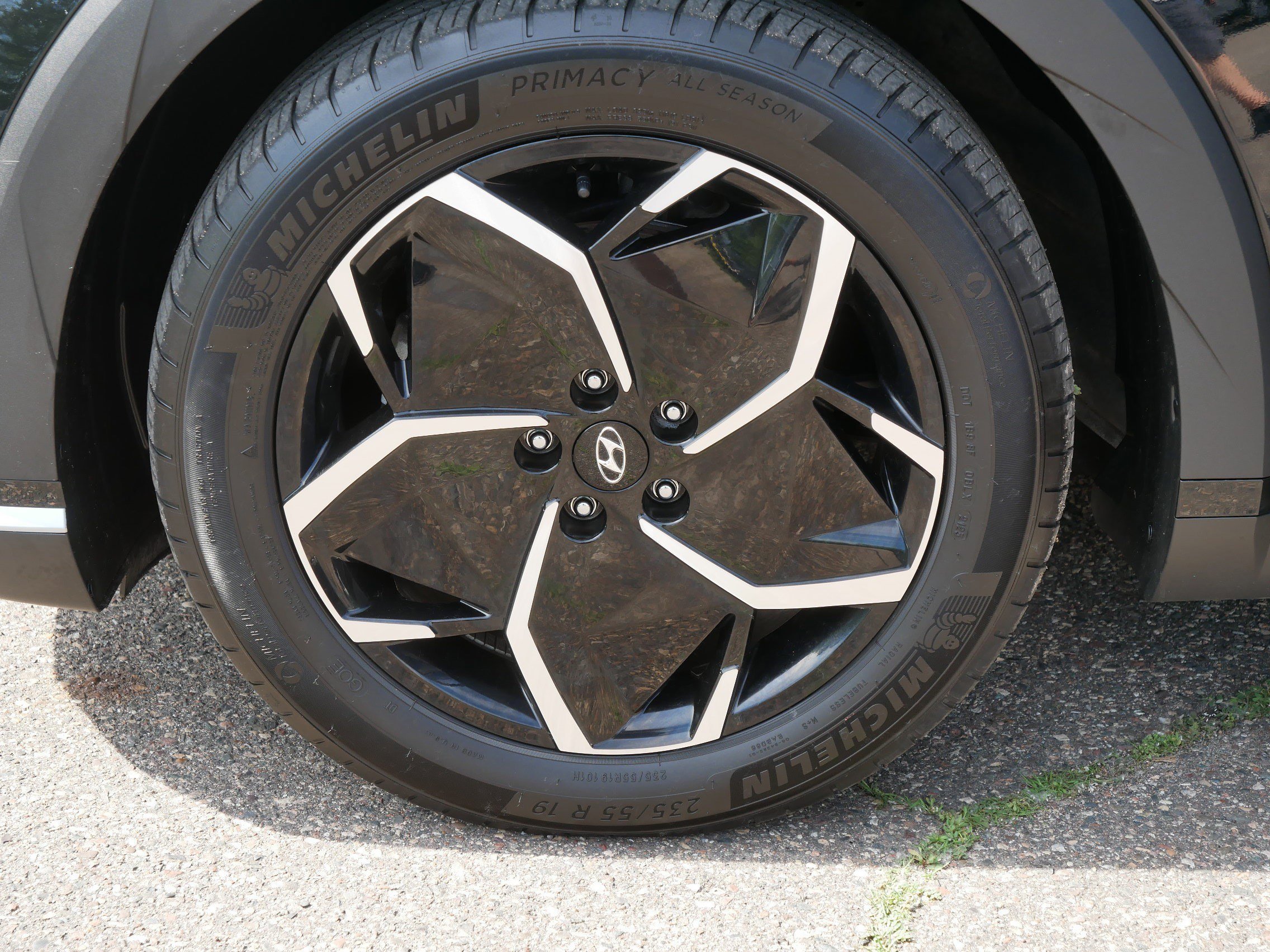 Used 2024 Abyss Black Hyundai SEL image 15