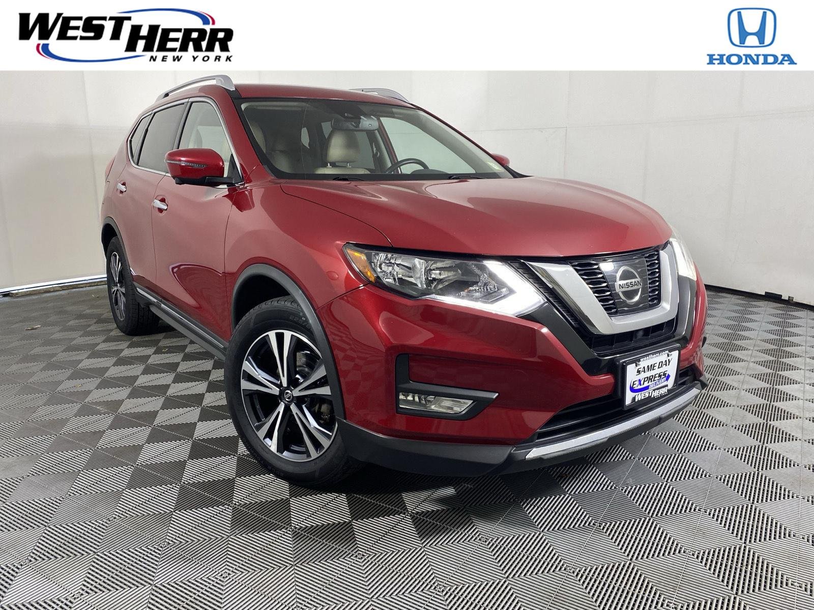 Used 2017 Palatial Ruby Nissan SL image 1