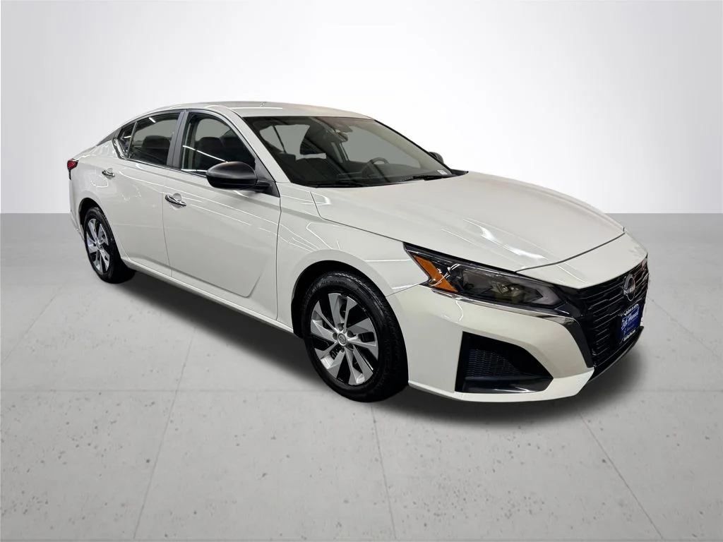 Used 2024 White Nissan 2.5 S image 9