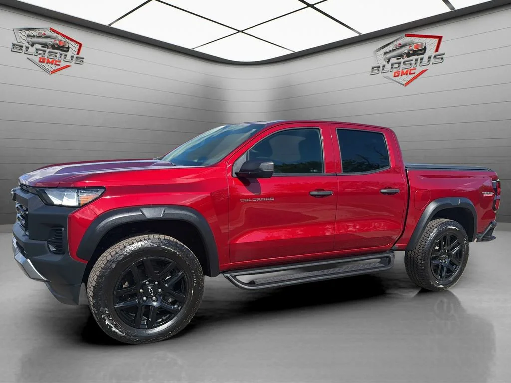2024 Chevrolet Colorado 4WD Trail Boss Crew Cab Short Box's photo